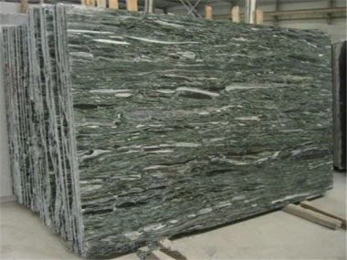 Ljusgröna granitplattor