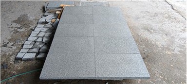 G654 Mörkgrå Granit Flamed Plattor