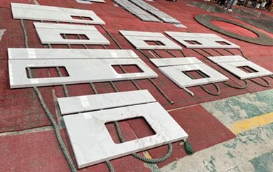 Badrumsbänkskivor i vit marmor